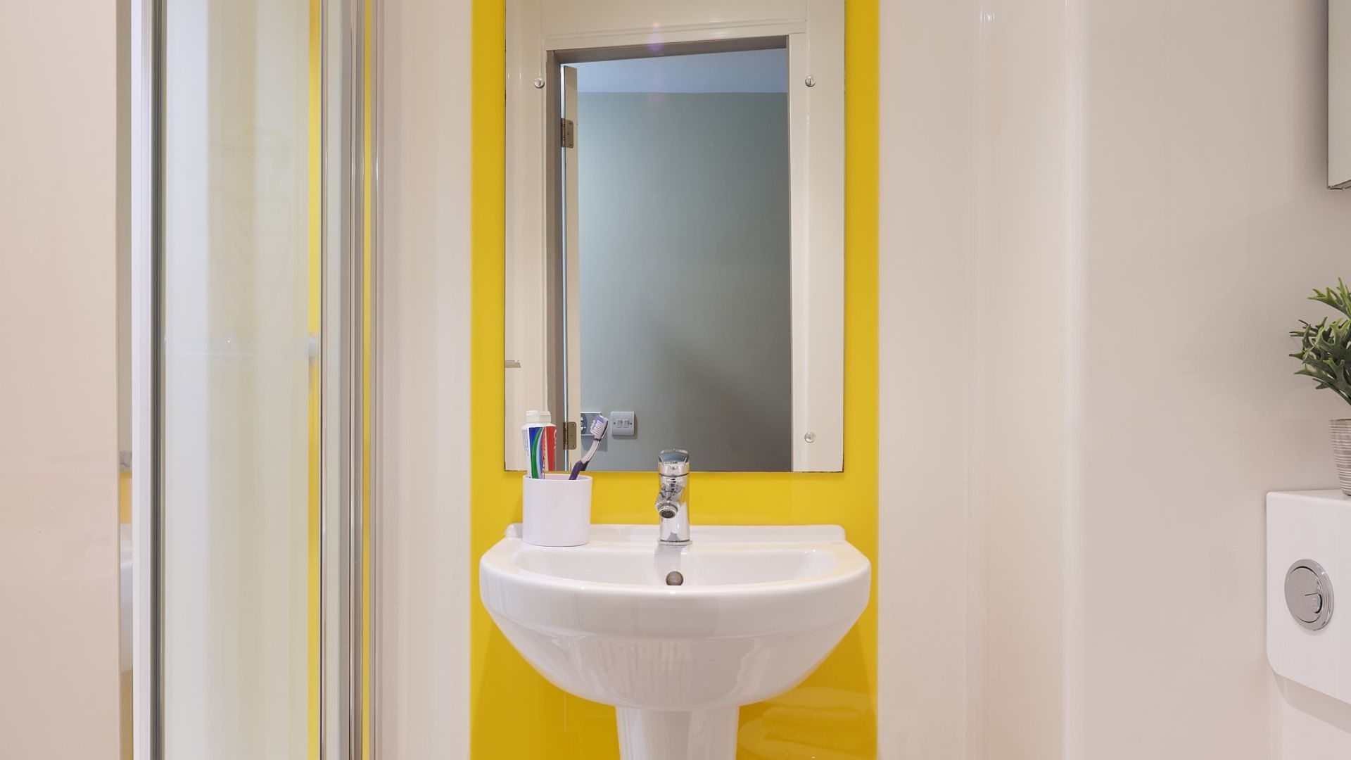 Penthouse En-suite - image 9