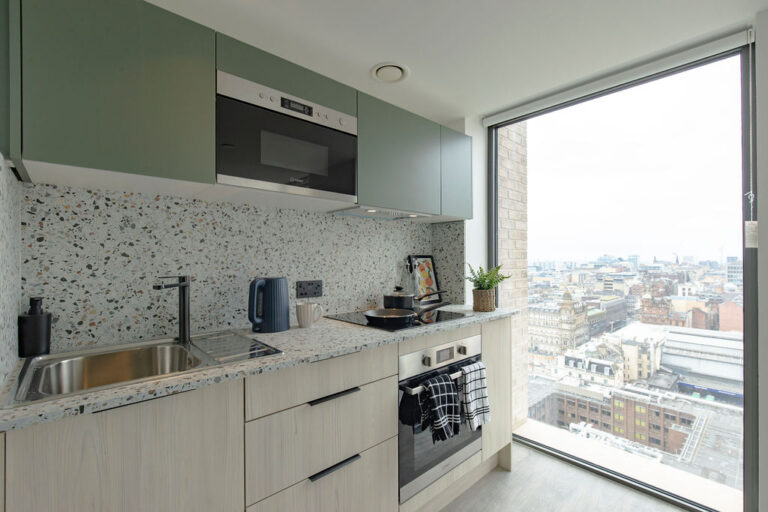 Penthouse En-suite - image 9