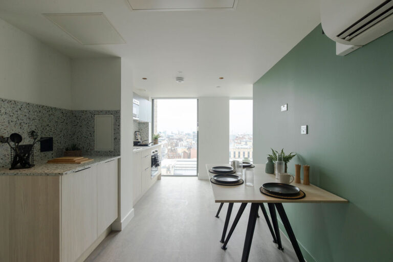 Penthouse En-suite - image 8