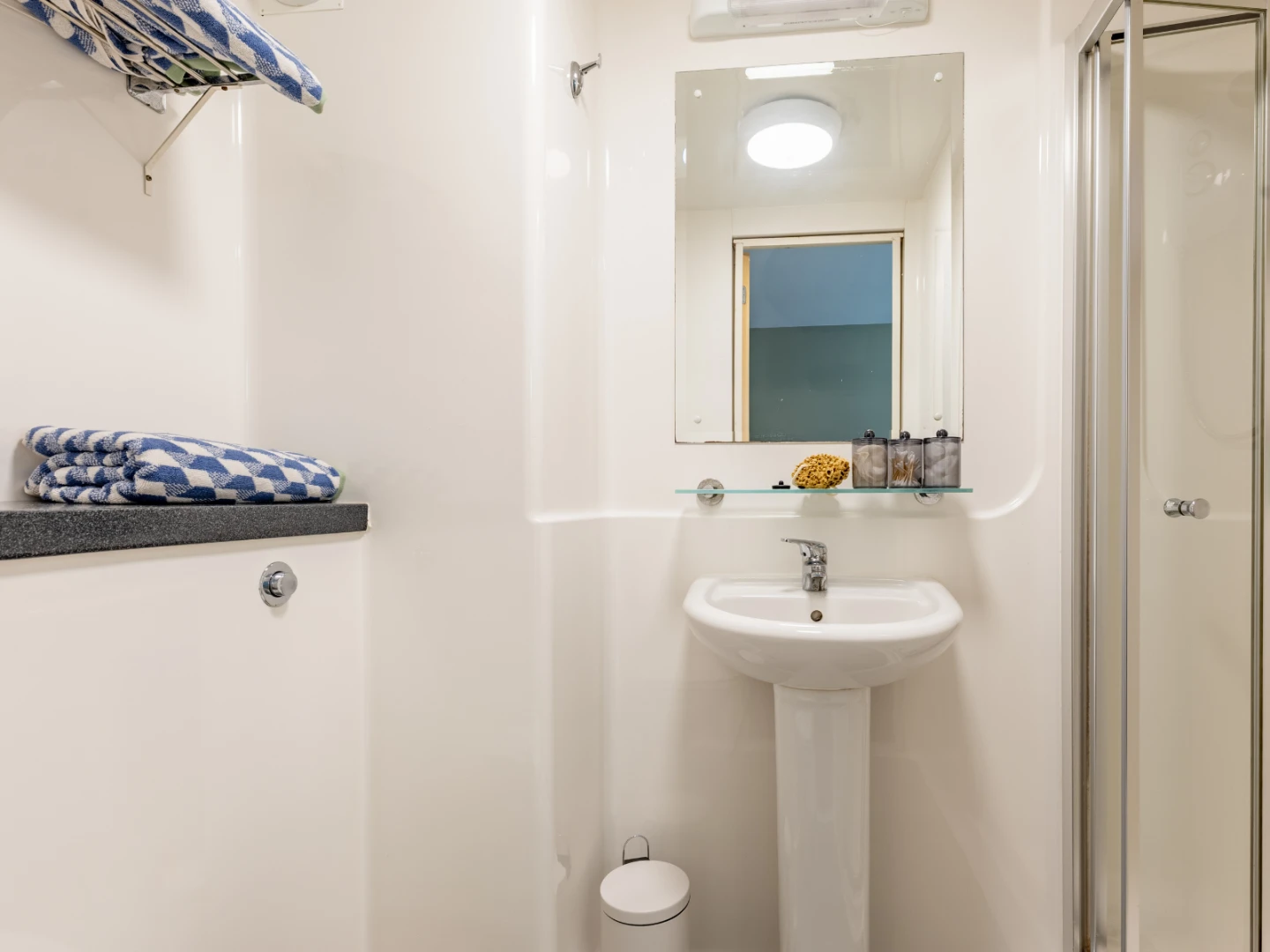 Platinum En Suite - image 7