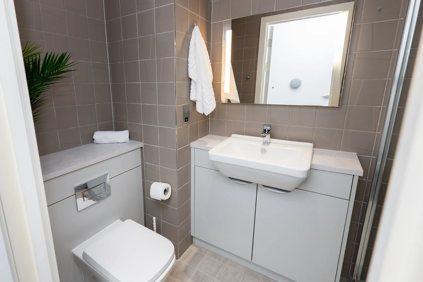 Platinum En-Suite - image 7