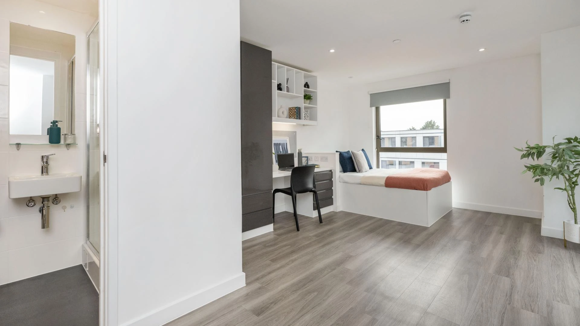 Elite En-suite - image 3