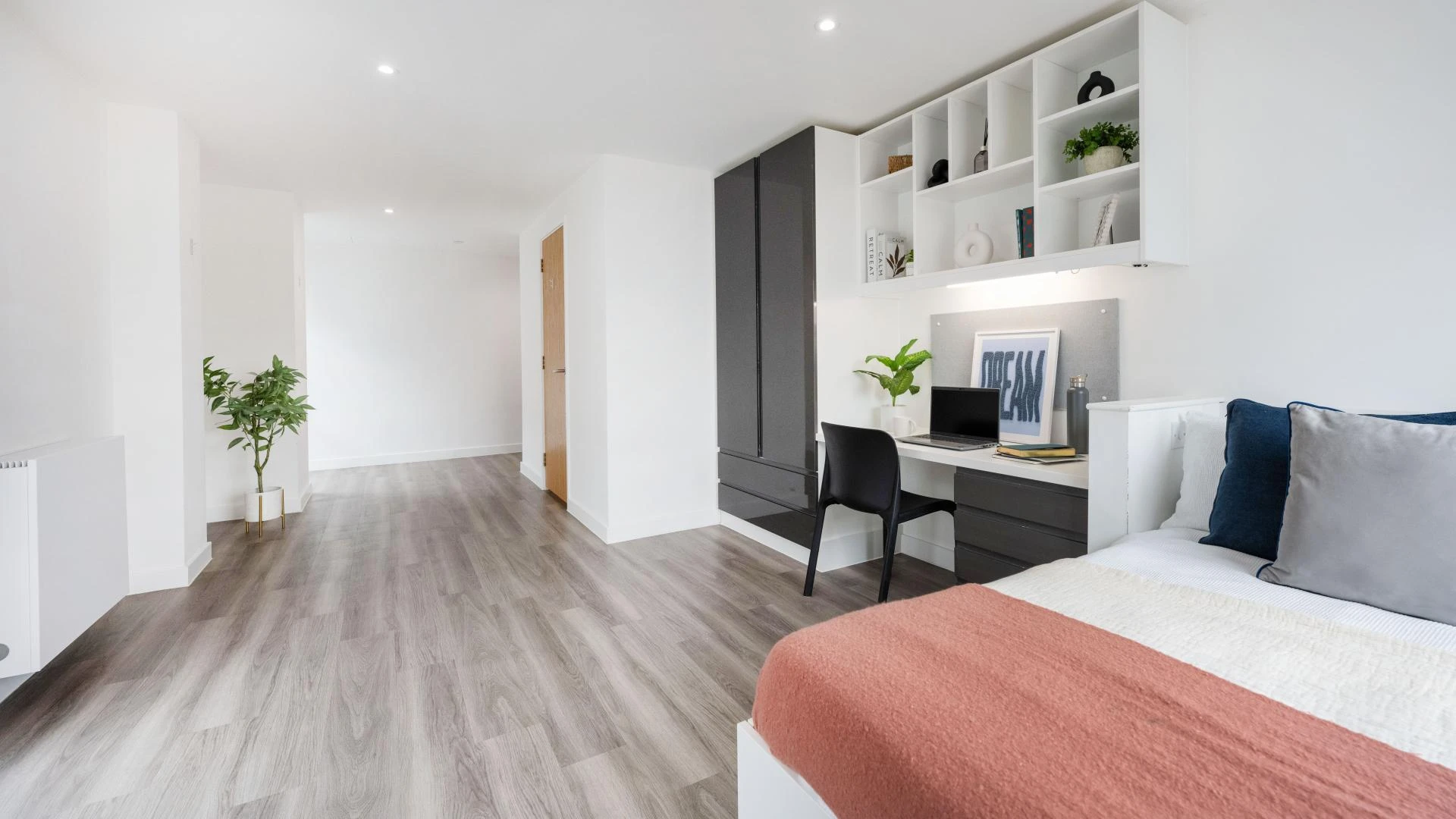 Elite En-suite - image 2