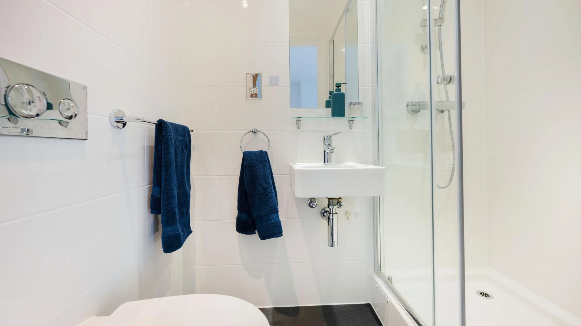 Elite En-suite - image 5