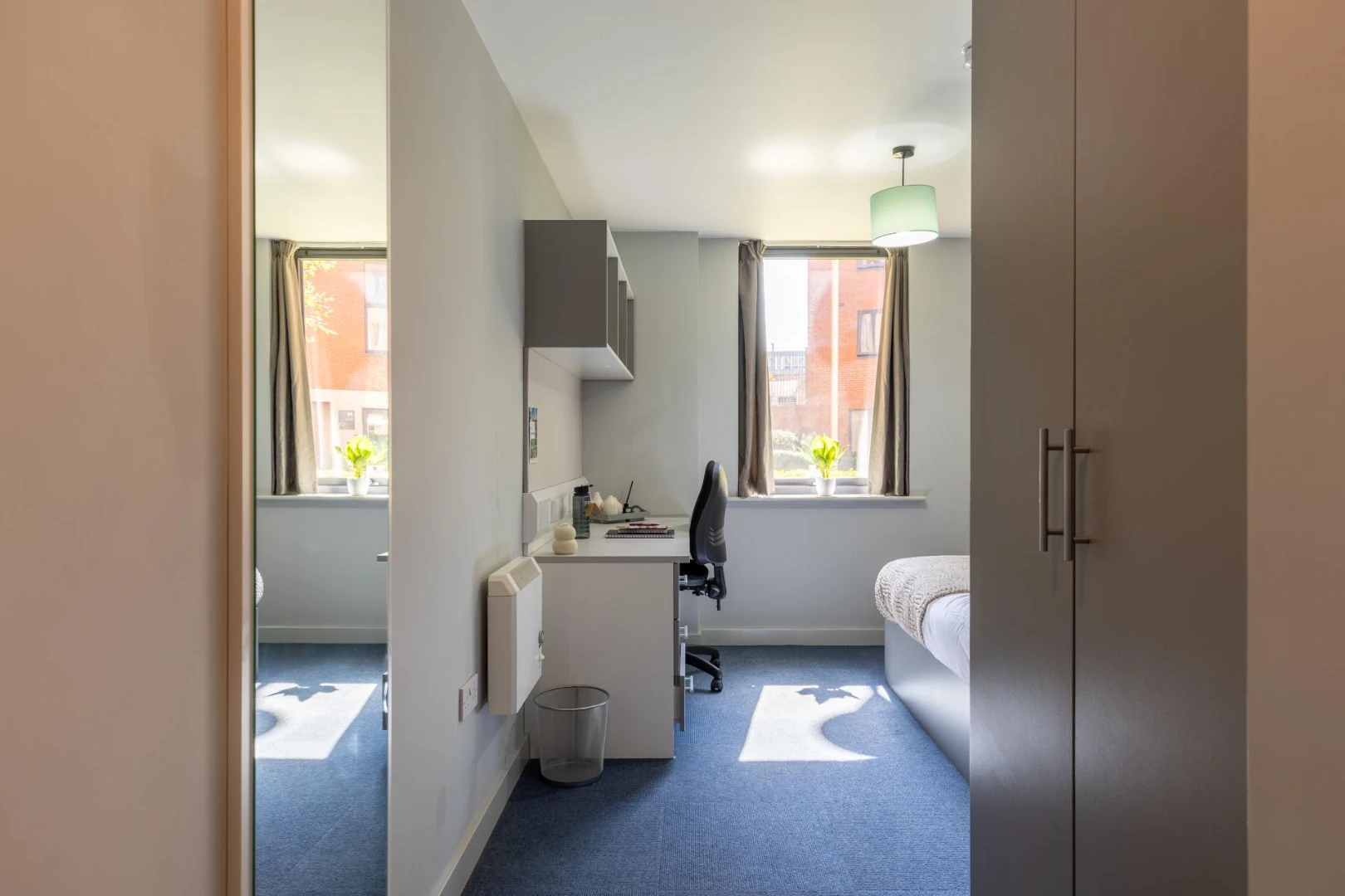 Silver Ensuite - image 7