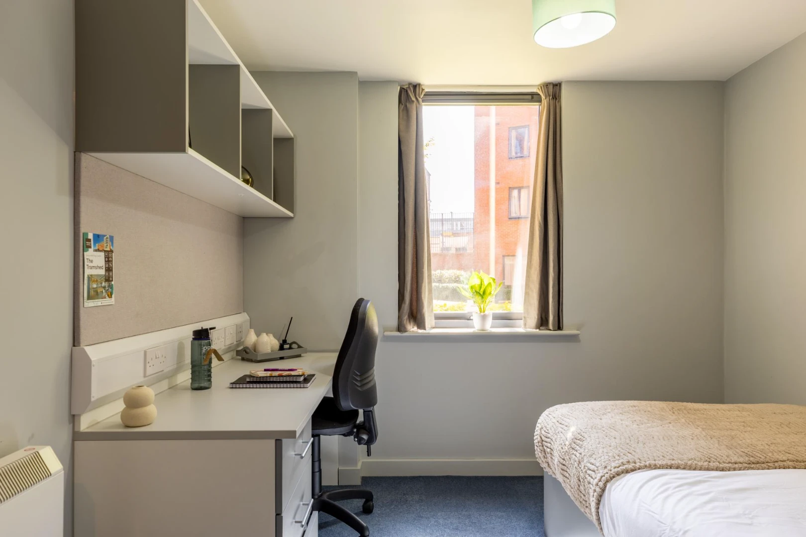 Silver Ensuite - image 8