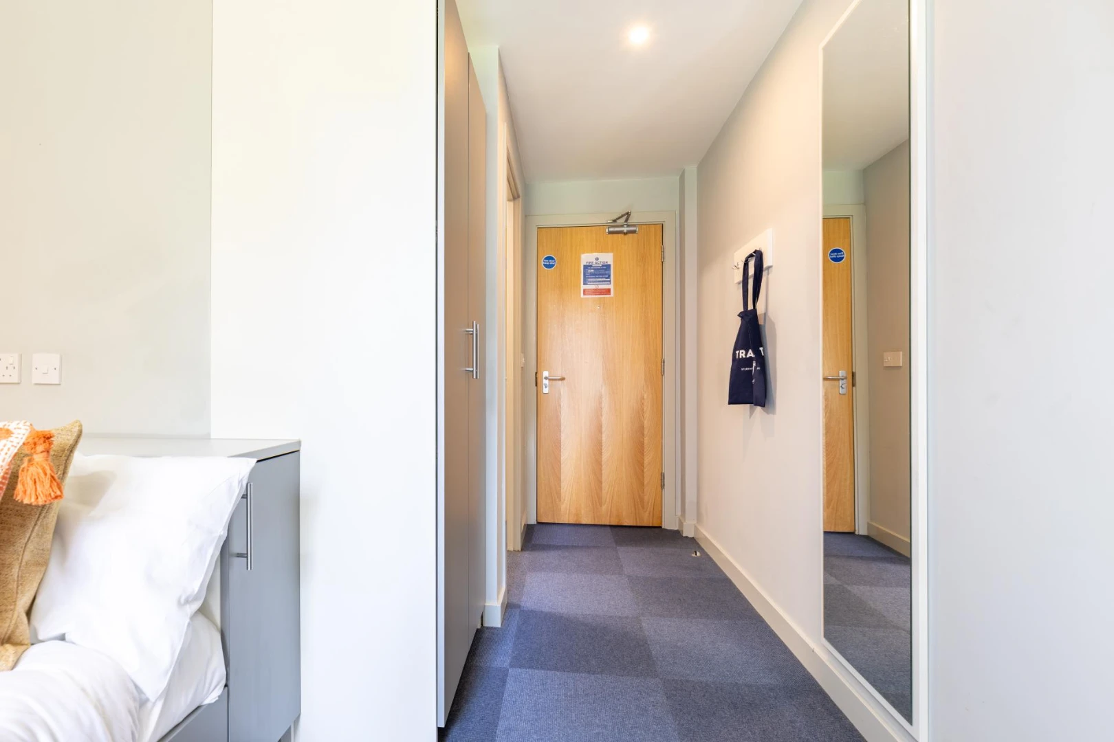Silver Ensuite - image 14