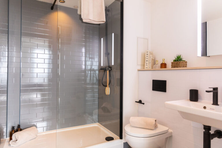 Premium En-suite - image 10