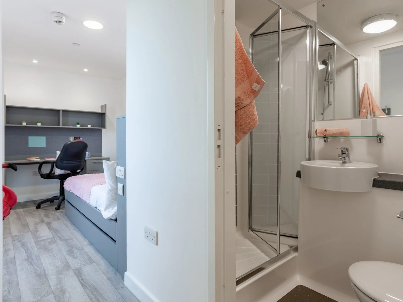 Sky View Ensuite - image 7