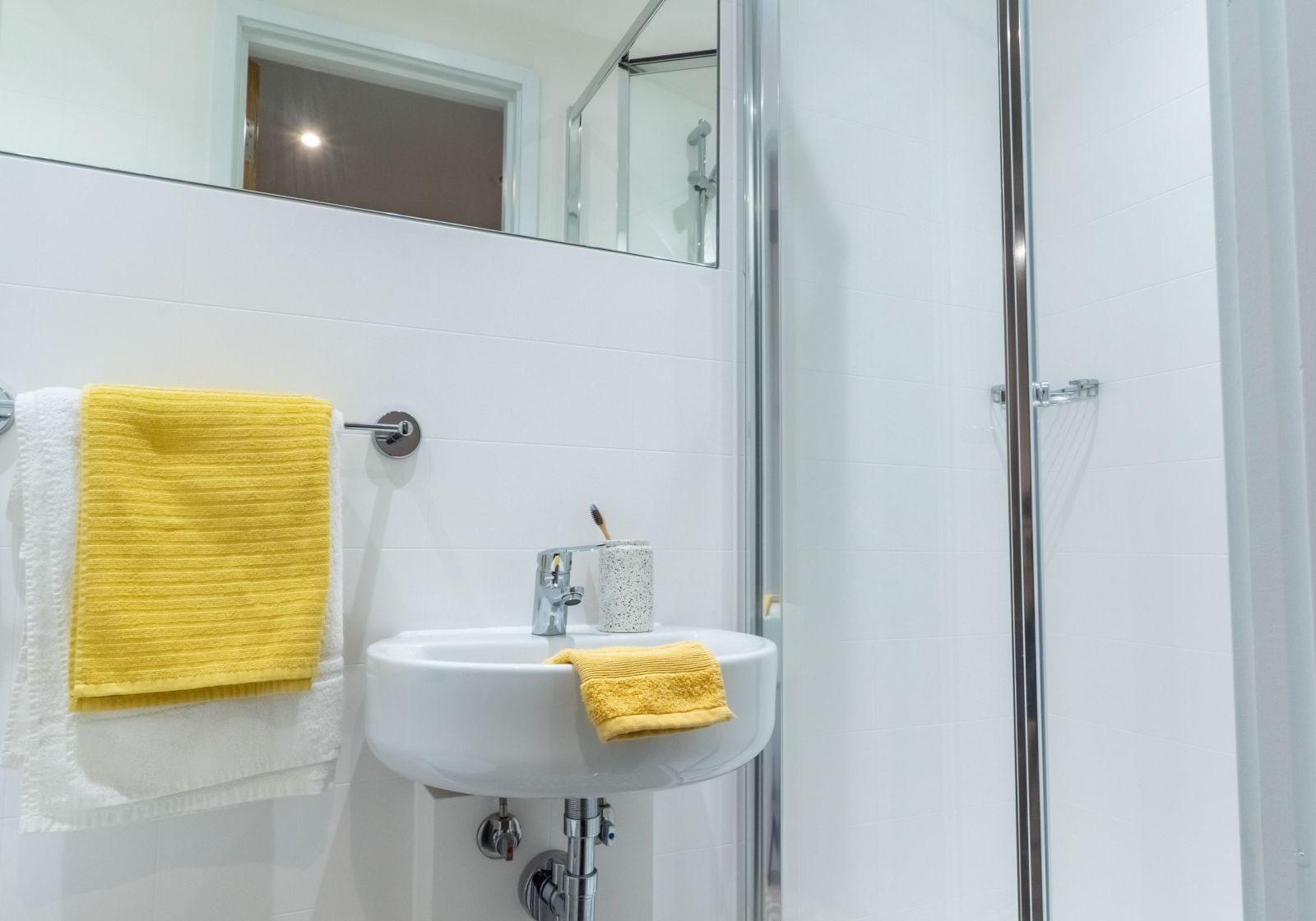 Silver Ensuite - image 8