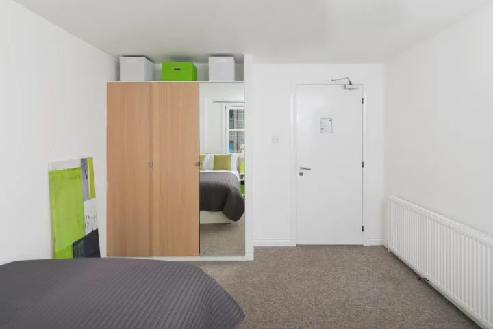 Premium Plus - 3 Bed Flat - image 7