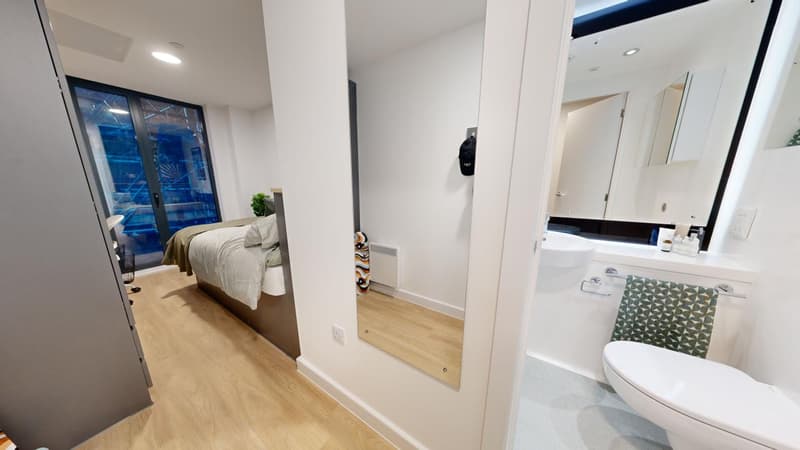 Premium Plus En-suite - image 11