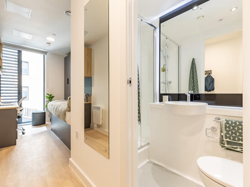 Premium Plus En-suite - image 12