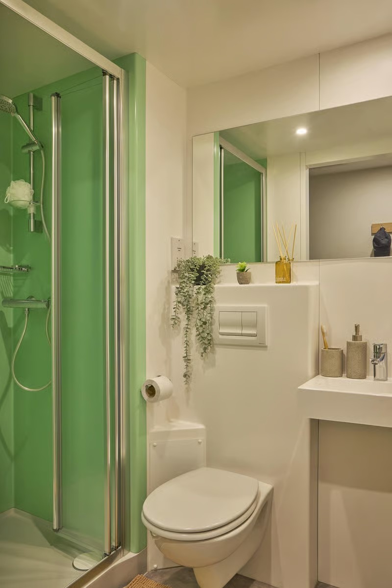 Premium Plus Ensuite - image 7