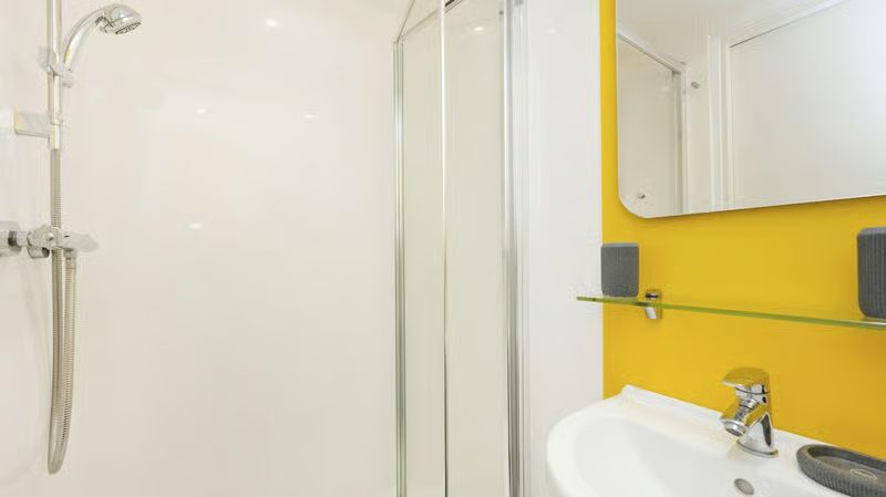 Premium Plus Ensuite - image 7