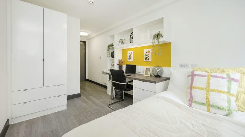 Premium Plus Ensuite - image 8