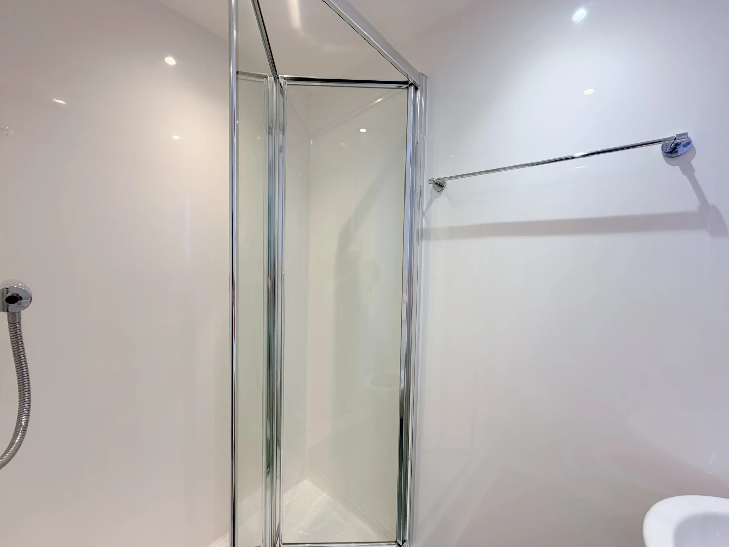 Deluxe Studio - image 8
