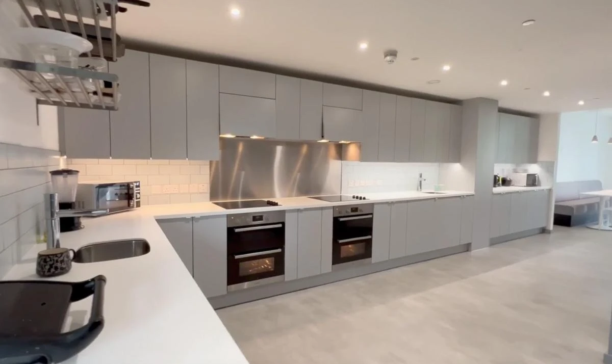 Castle Boulevard Ensuite - image 10