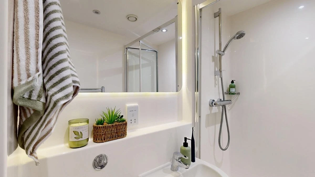 Castle Boulevard Ensuite - image 11