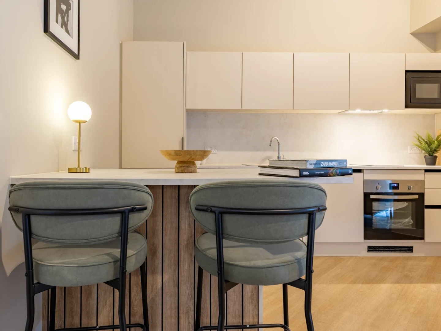 Roomy Studio Apartment - image 7
