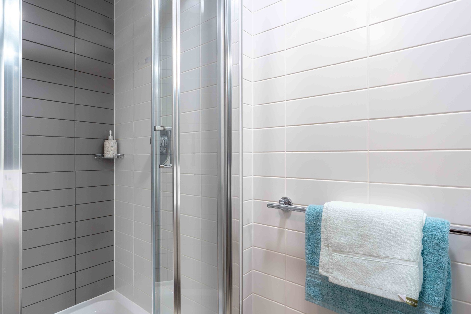 Silver 1 Bed Apartment Plus - image 7