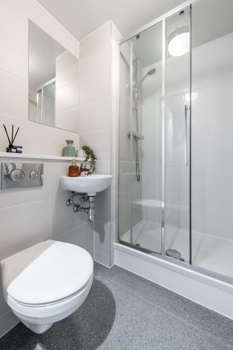 CLASSIC ENSUITE - image 7