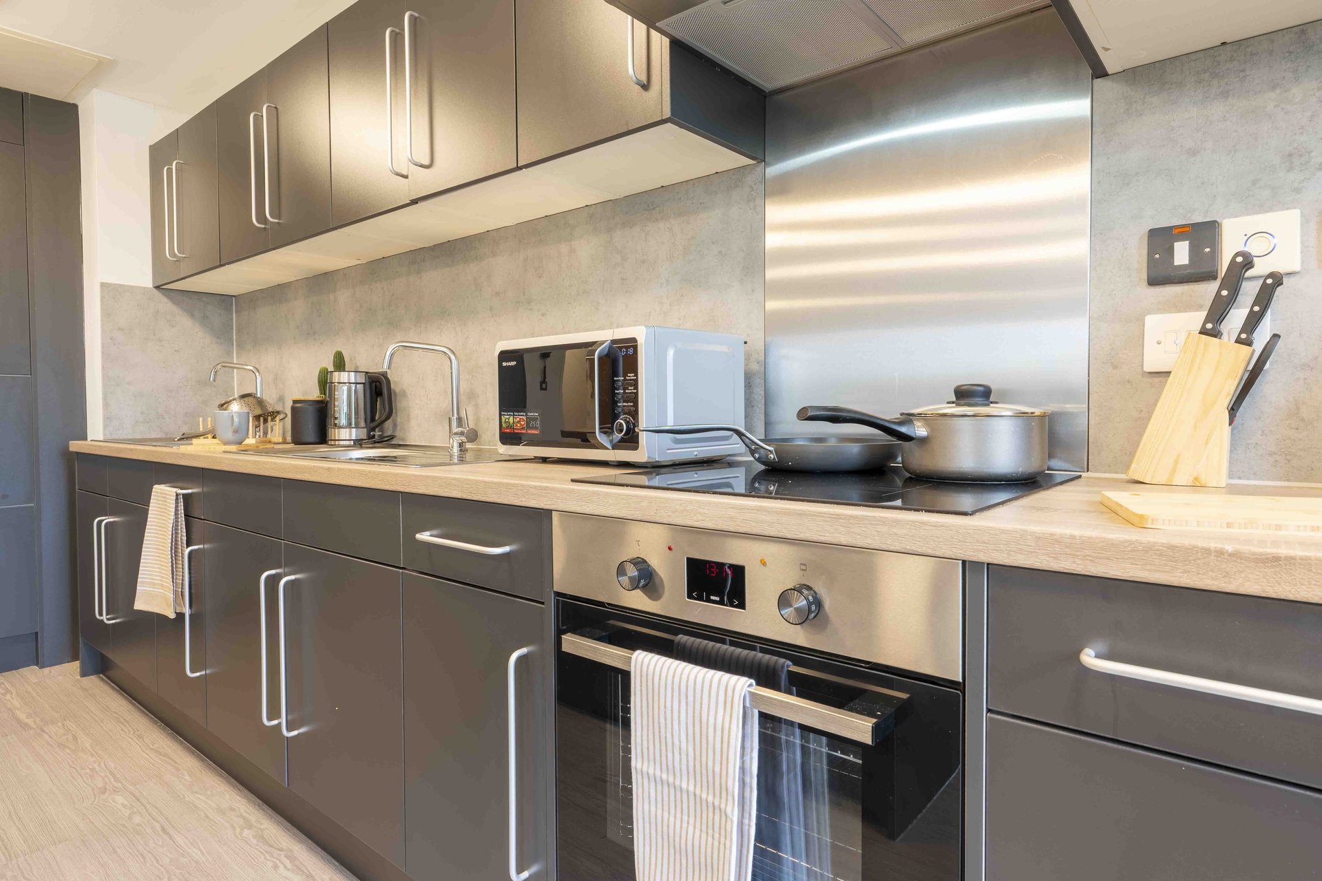 Silver En-Suite - image 9