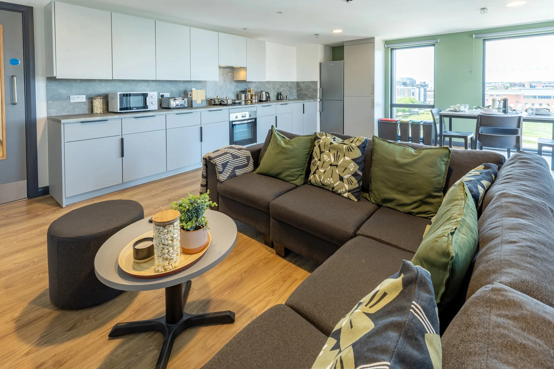 Silver En Suite - image 8