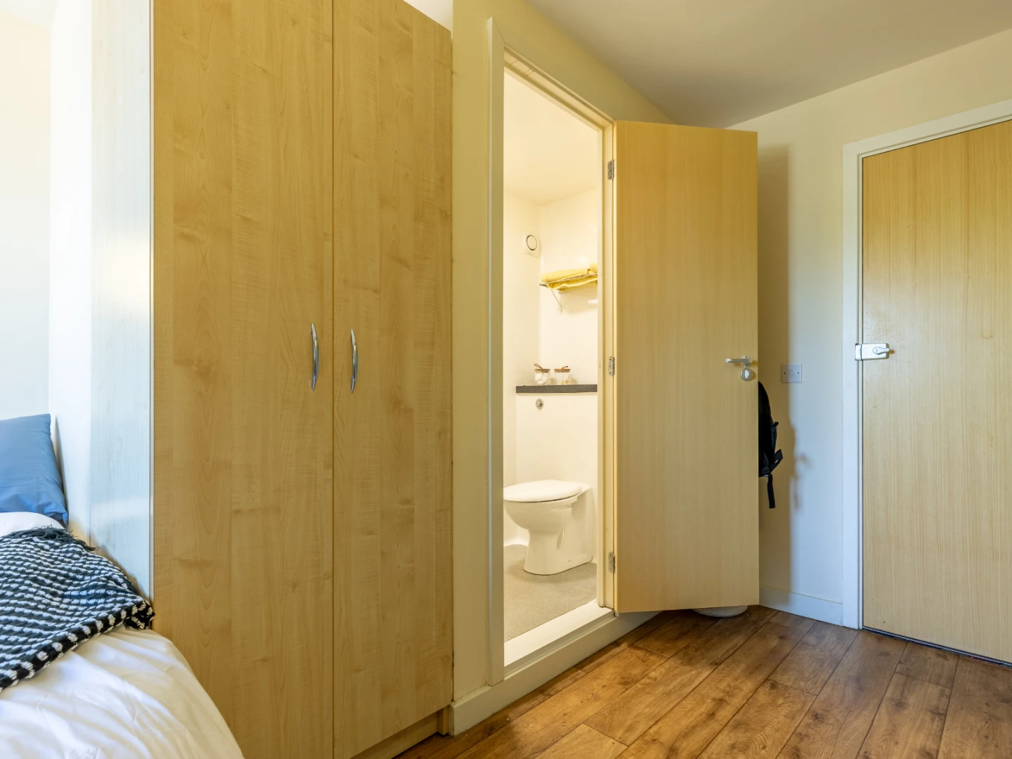 Silver En Suite - image 10
