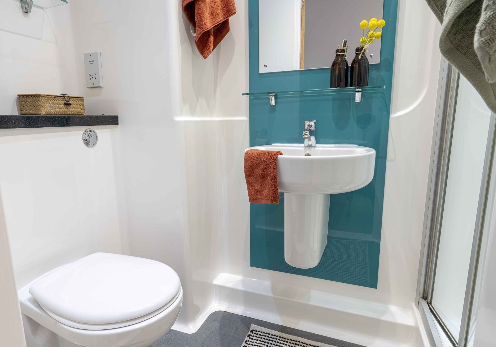 Silver En Suite - image 7