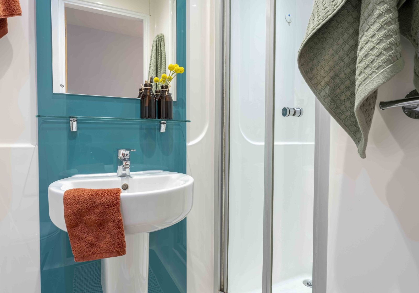 Silver En Suite - image 8