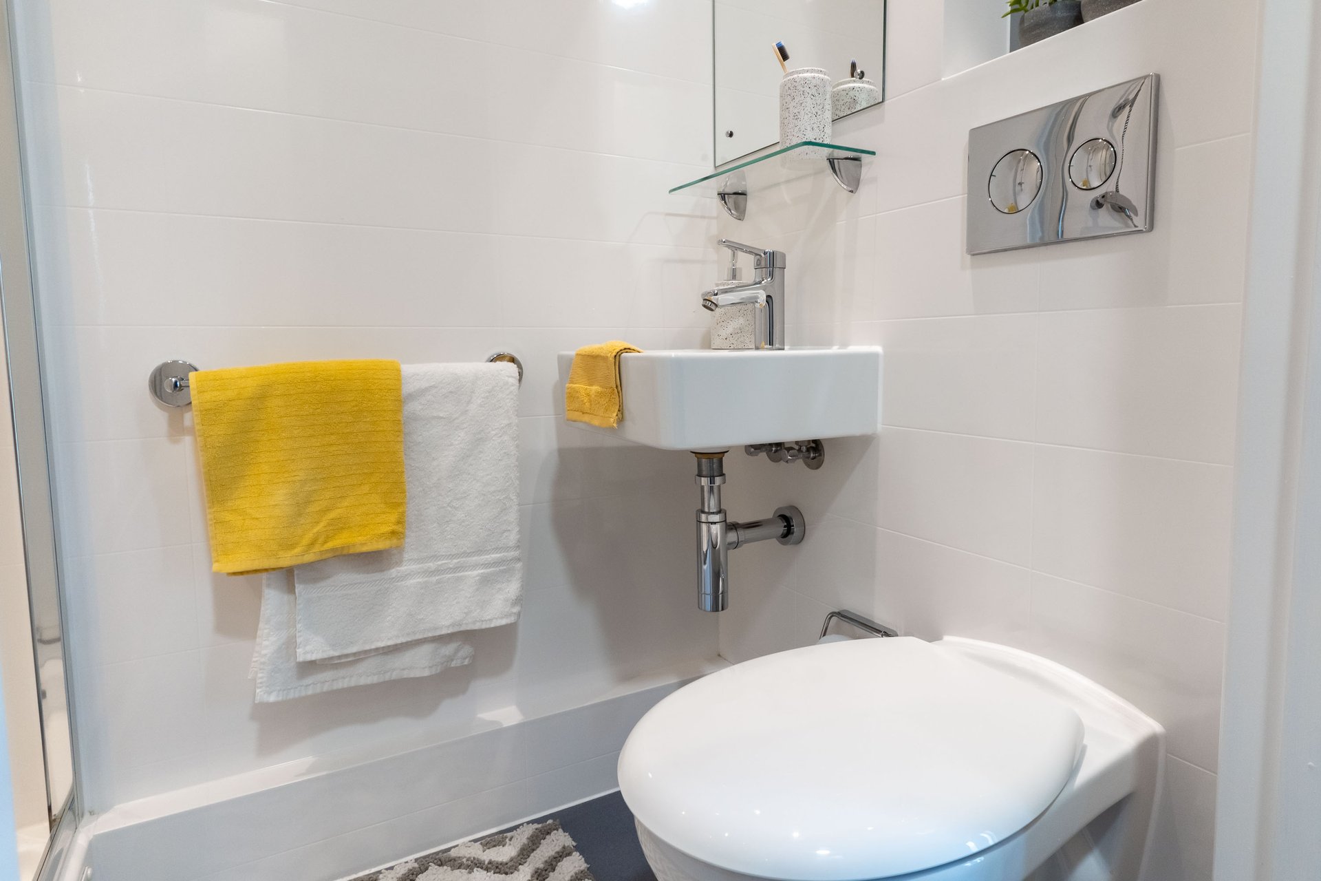 Silver Ensuite - image 13