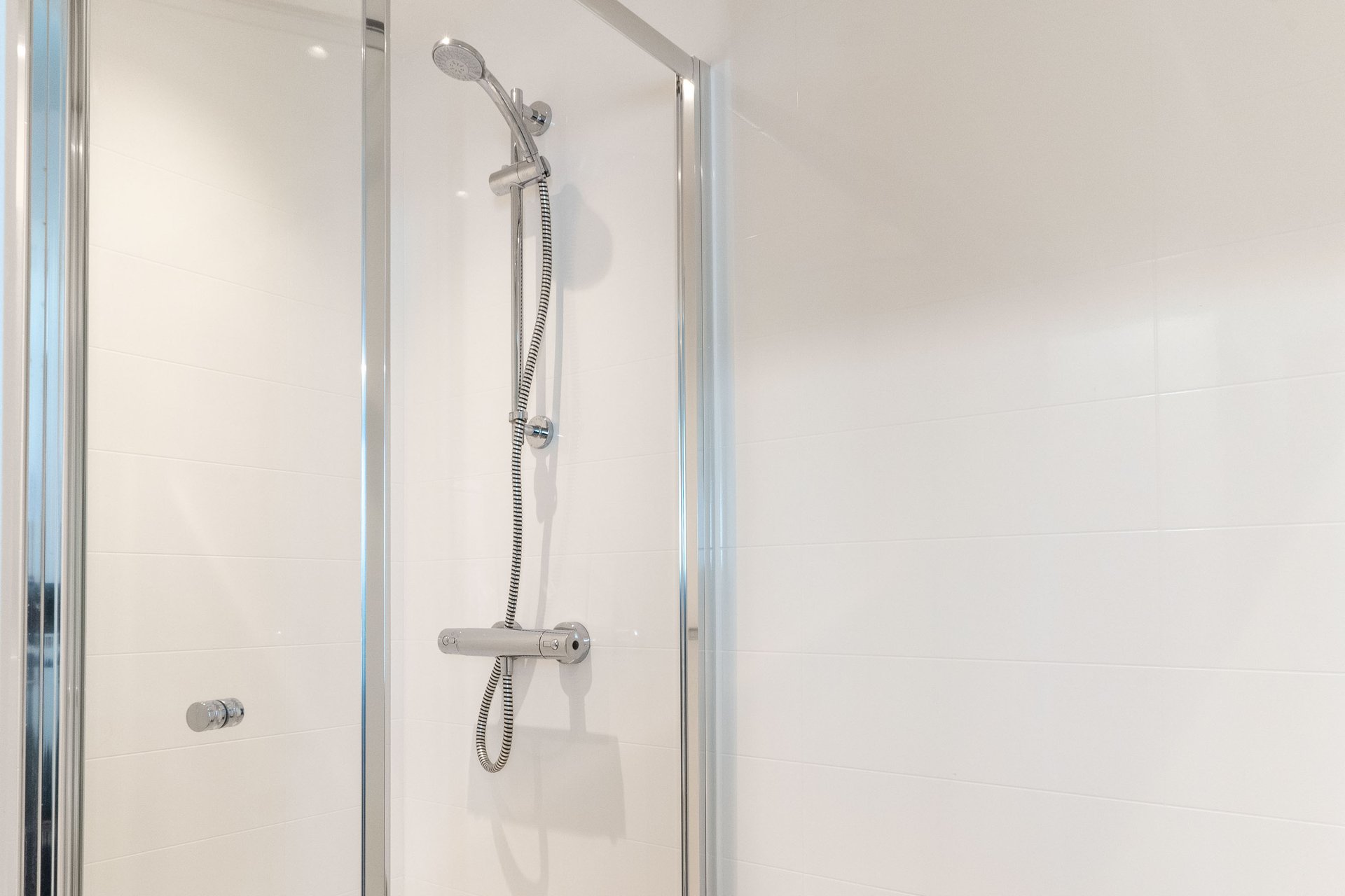 Silver Ensuite - image 14
