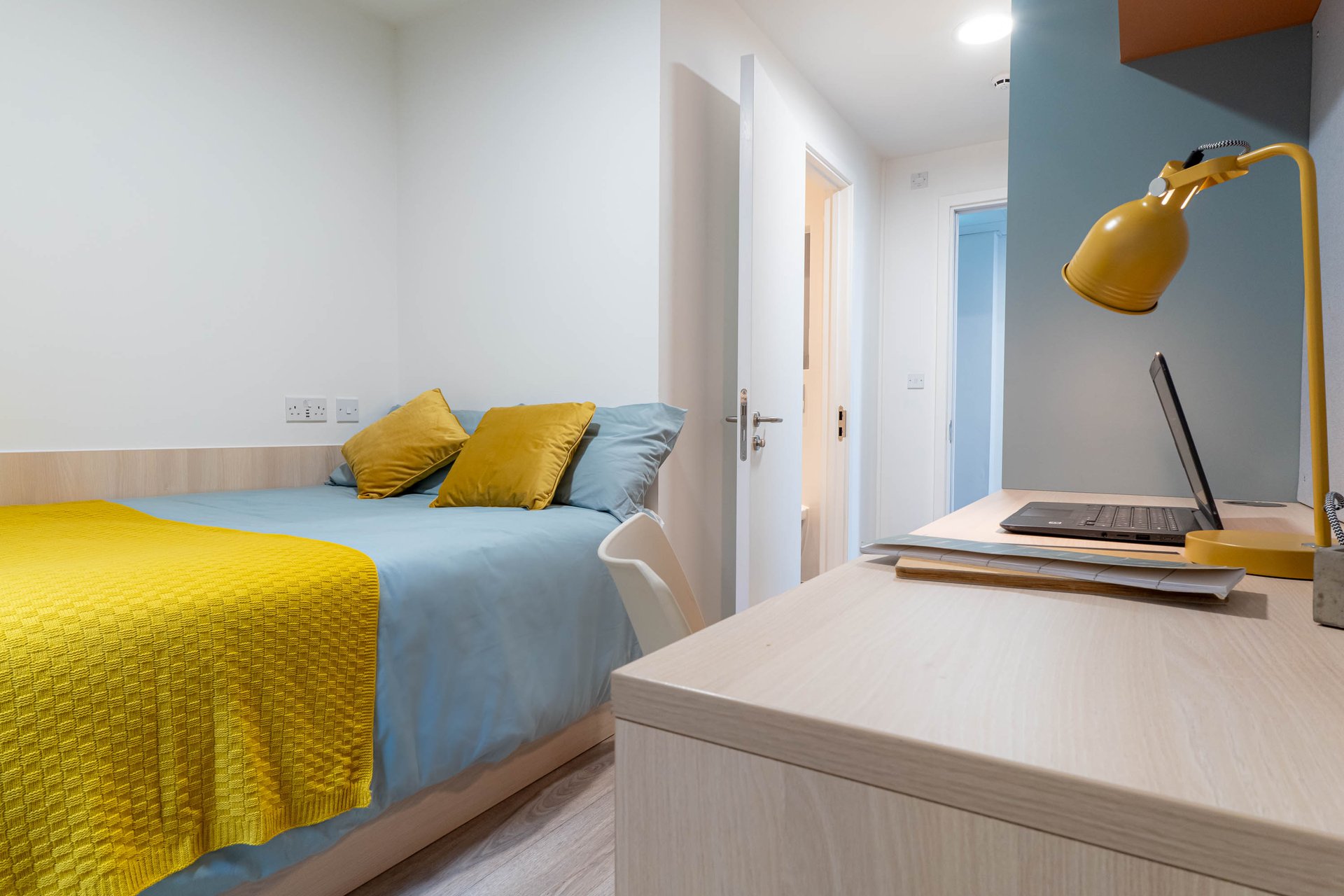 Silver Ensuite - image 8