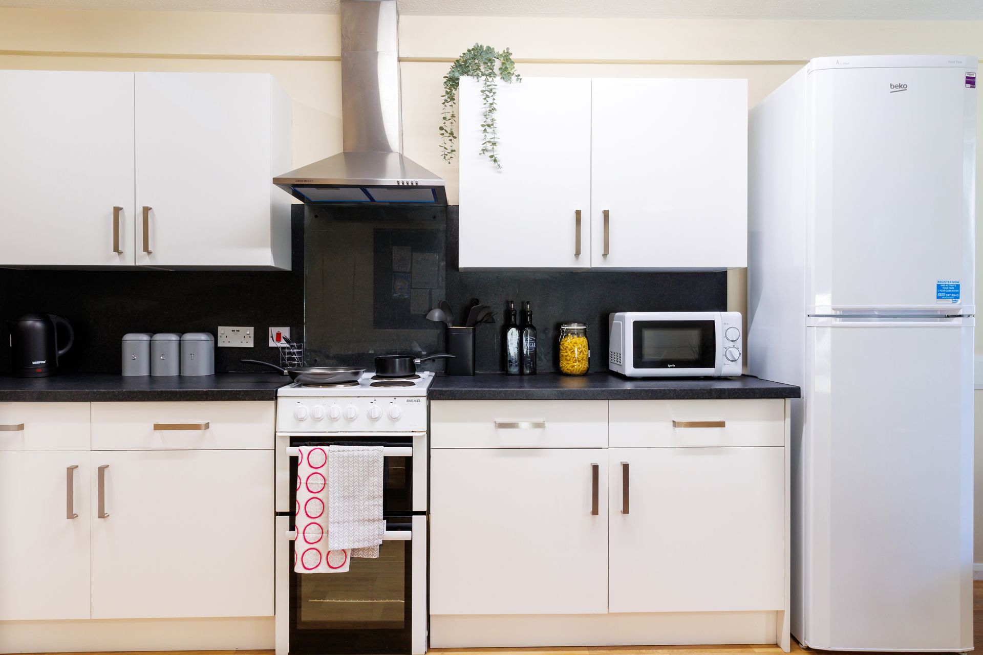 Silver Ensuite - image 8