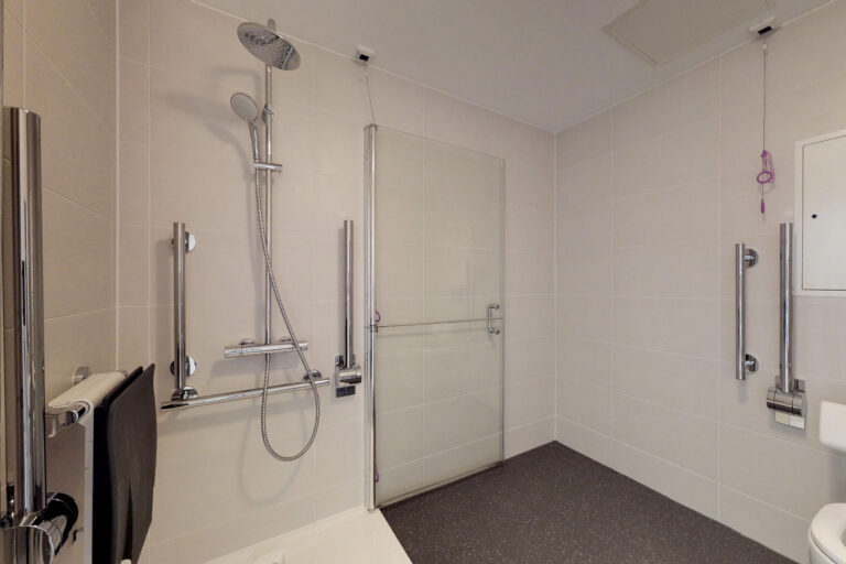 SUPERIOR ENSUITE - image 9
