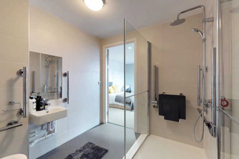 SUPERIOR ENSUITE - image 10