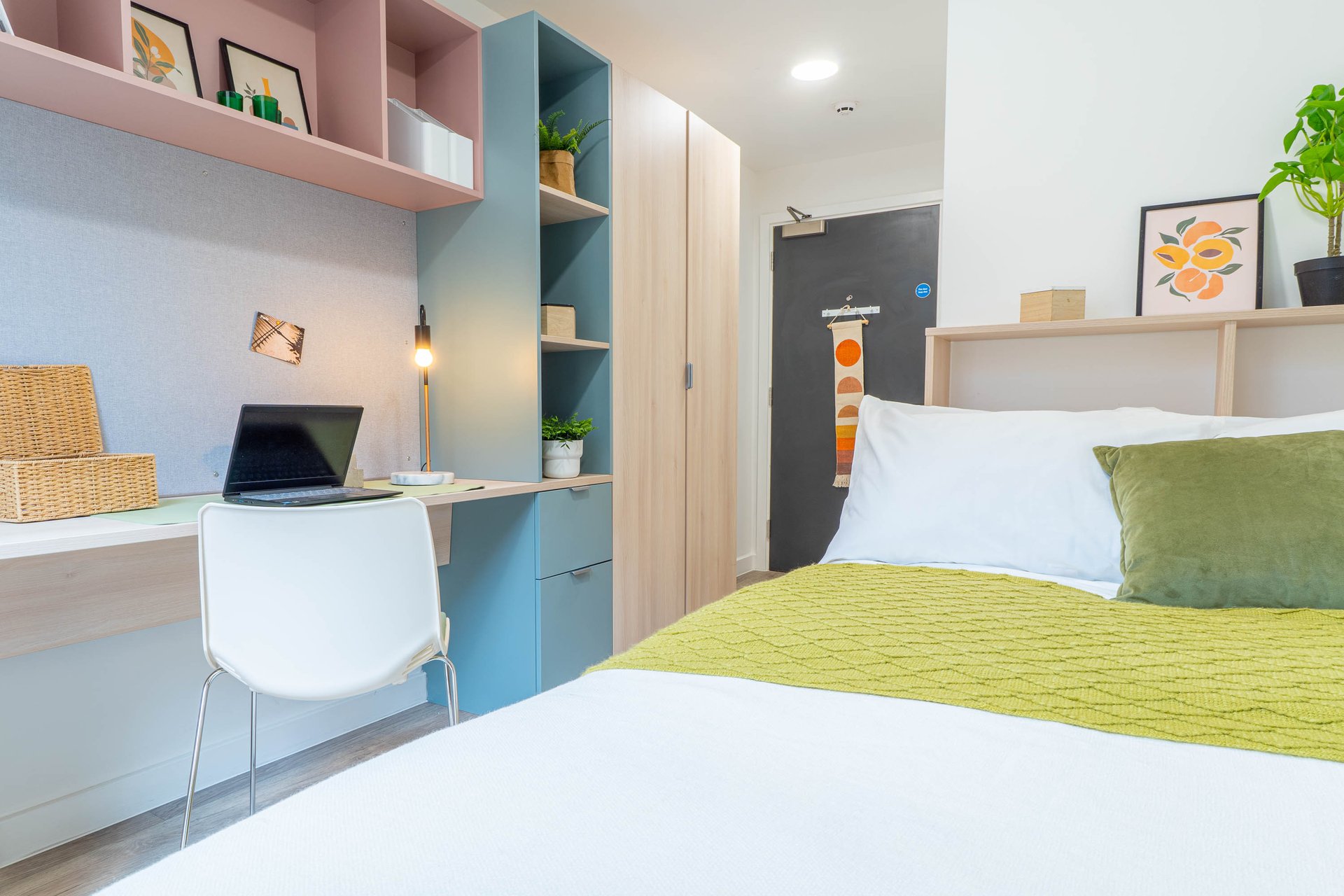 Silver Plus Ensuite - image 9