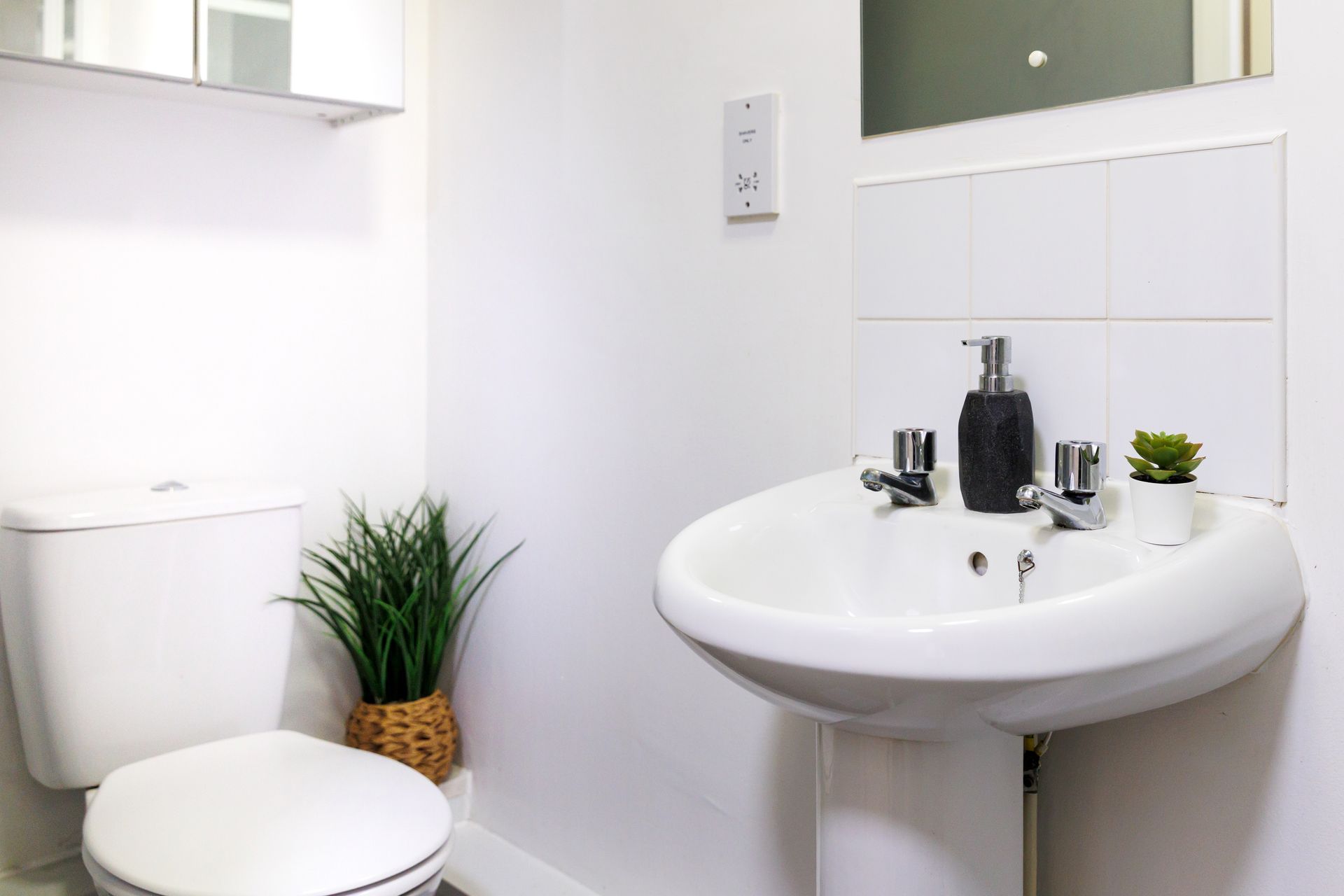 Silver Single Non Ensuite - image 27