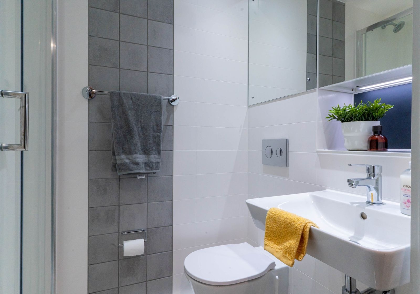 Silver Three Bed Apartment - image 7