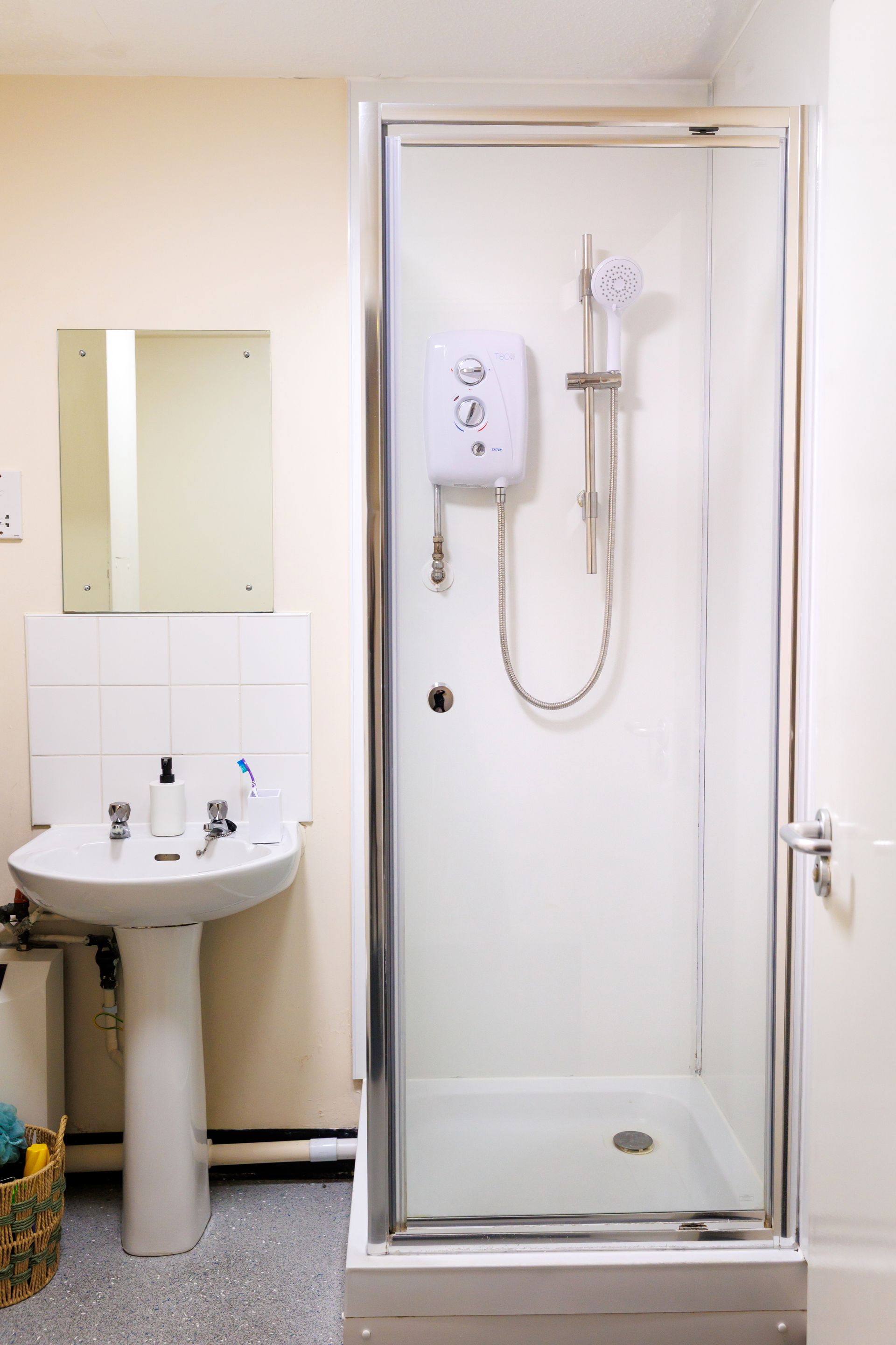 Essential Standard Non Ensuite - image 14