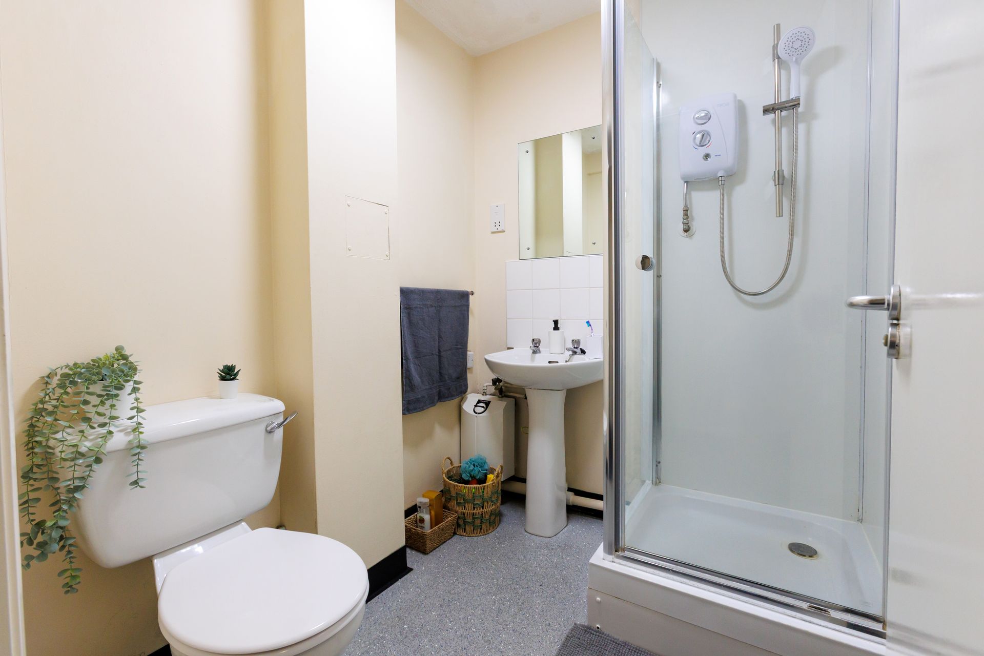 Essential Standard Non Ensuite - image 12