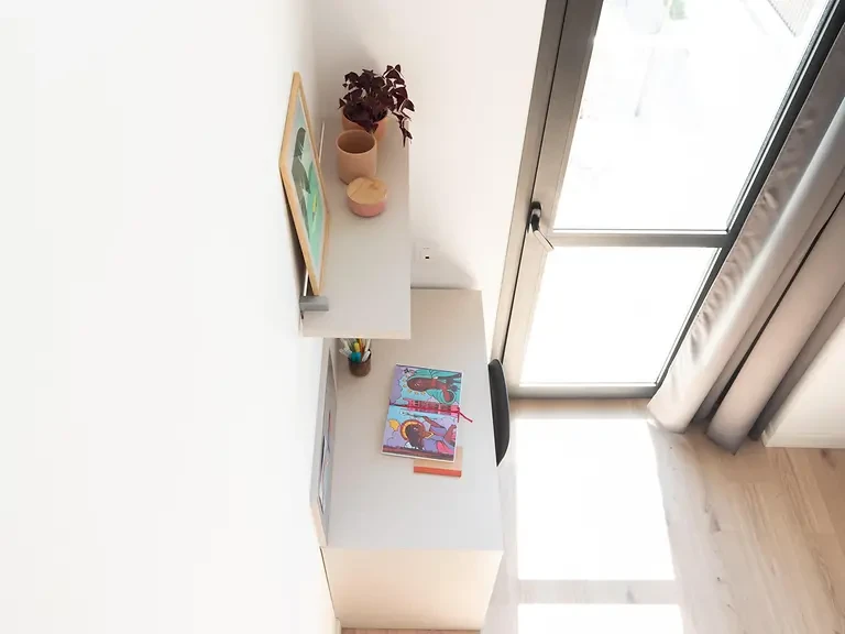 Single with Kitchen - image 9