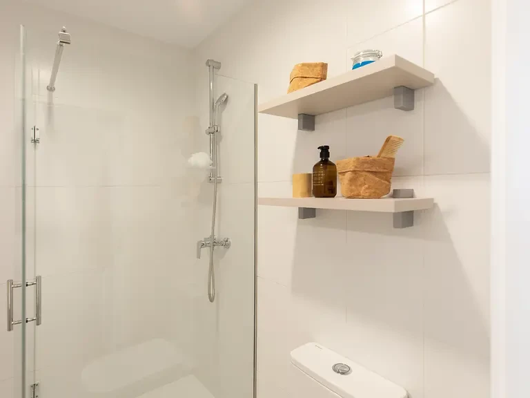 Single with Kitchen - image 11