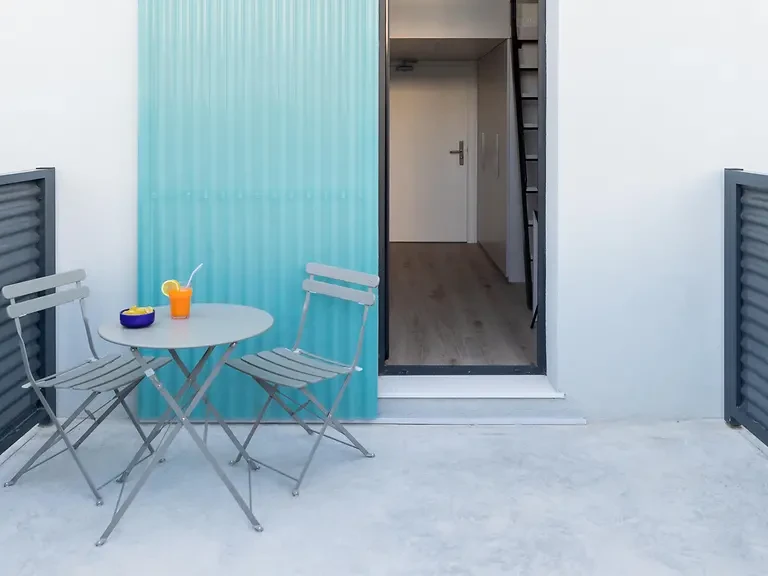 Single with Kitchen & Terrace - image 8