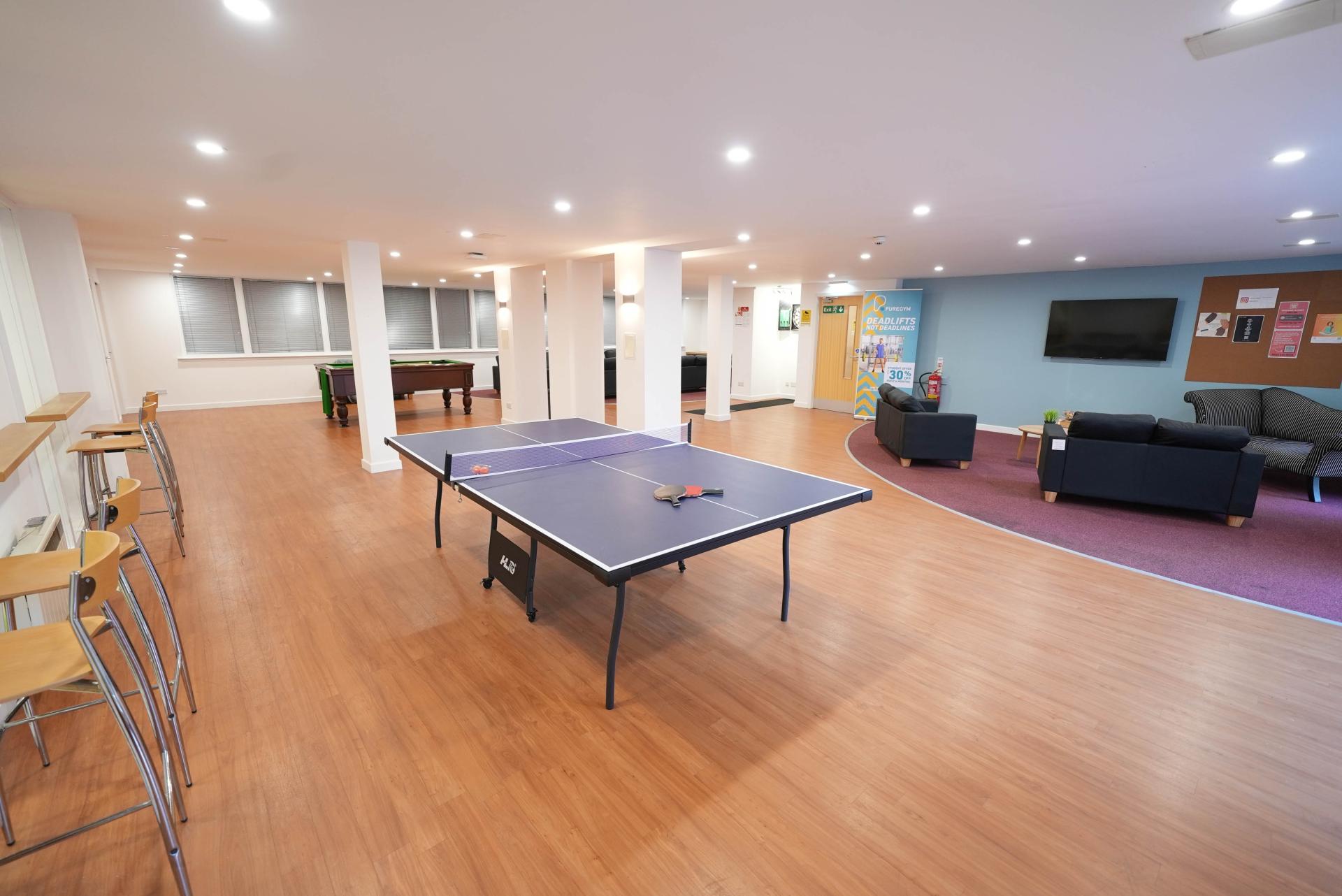 Standard Ensuite ( within a 4 bed flat ) - image 15