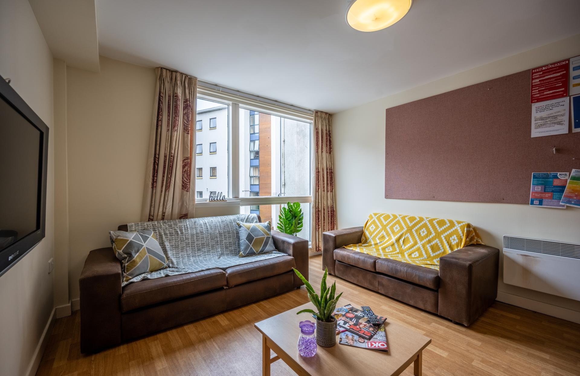 Standard Ensuite ( within a 4 bed flat ) - image 14