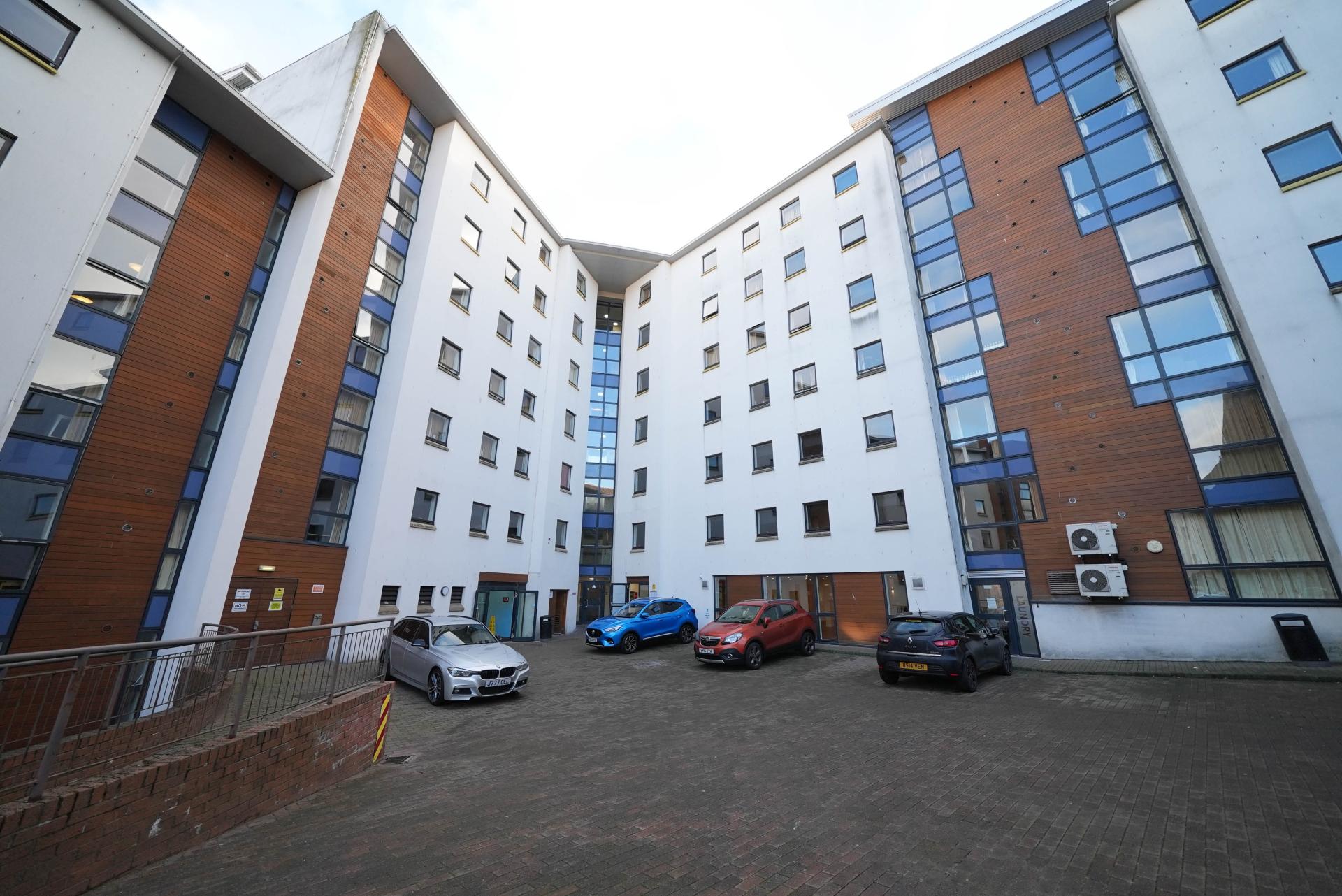 Standard Ensuite ( within a 4 bed flat ) - image 21