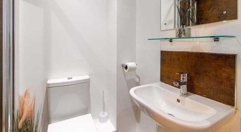 Standard Ensuite - image 13