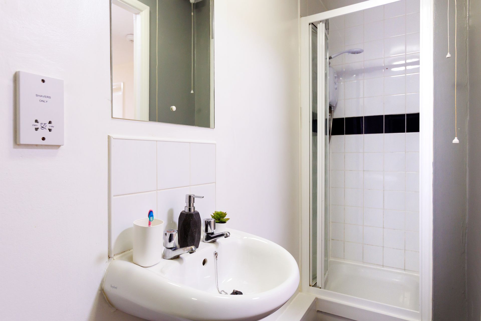 Bronze Single Non Ensuite - image 19